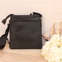 شنطه فرزاتشي - VERSACE