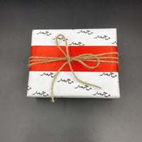 تغليف بورق بالاسم على حسب الطلب