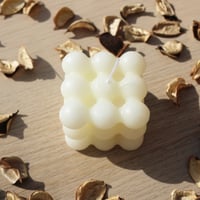 شموع فقاعات بتصميم مكعب