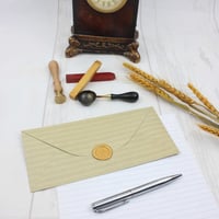 ظرف مخطط اهداء مع ختم