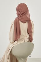 طرحة شيفون مع قبعة كاملة مشبوكة