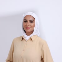 طقم طرحة مفتوحة مثلث مع قبعة