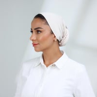 توربان لف خفيف مع ذيل طويل بيج فاتح جدا