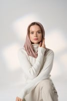 طقم طرحة مفتوحة مثلث مع قبعة