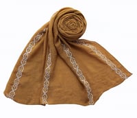 طرحة لينن مطرز - اصفر