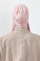 طرحة شيفون مع قبعة مشبوكة