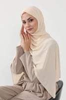 حجاب شيفون بمغناطيس وقبعة بالوسط