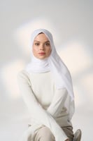 طرحة جاهزة مع مطاط- قصير جهة اليمين - ابيض