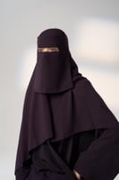 نقاب مع طرحة بنفسجي