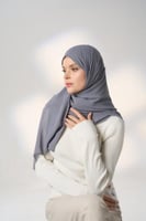 طرحة شيفون ربع مبطن من الأمام رمادي