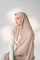 طرحة جاهزة مع مطاط - قصير جهة اليمين