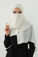 طقم طرحة ولثام مطاط - اوف وايت