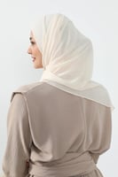 طرحة كرنشي مخيطة