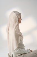 طرحة جاهزة مع مطاط - قصير جهة اليسار