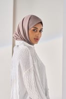 طرحة ثابتة ربط غير سترتش- بيج غامق