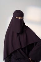 نقاب مع طرحة بنفسجي