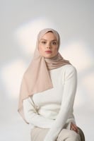 طرحة جاهزة مع مطاط - قصير جهة اليسار