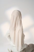 طرحة جاهزة مع مطاط - قصير جهة اليسار