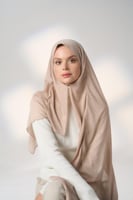 طرحة جاهزة مع مطاط - قصير جهة اليمين