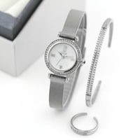 طقم نسائي EV