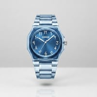 ساعة شفافة بالكامل