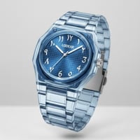 ساعة شفافة بالكامل