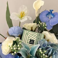 مهد أطفال مع الورد