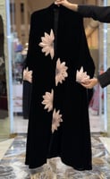 عباية شتويه بتطريز الوردة