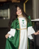 فستان ابيض واخصر