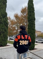 بلوفر بالاسم والتاريخ ترند