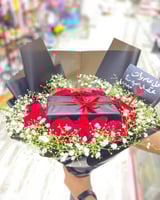 تغليف هدايا باقة ورد أنيقة حسب الطلب