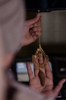 تعليقة بشكل قطرة يدويه مع كسرة العود