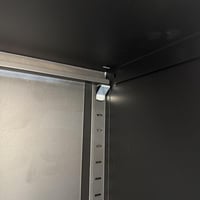 خزانة تخزين حديدية بلونين – متانة وأناقة في كل زاو...