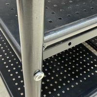 عربية تخزين حديد بعجلات – عملية، متينة، وتهوية ذكي...