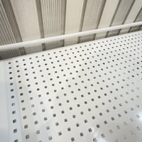 عربية تخزين حديد بعجلات – عملية، متينة، وتهوية ذكي...