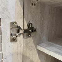 خزانة أحذية ببابين وأرفف داخلية