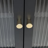 خزانة "استيلو" المعدنية – تصميم عصري بلمسة فاخرة