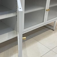 خزانة "استيلو" المعدنية – تصميم عصري بلمسة فاخرة