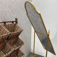 مرايا كلاسيك بإطار معدني ذهبي