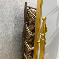 مرايا كلاسيك بإطار معدني ذهبي