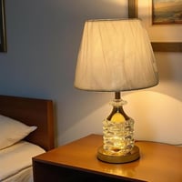 أبجورة طاولة ذهبية بقاعدة كريستالية أنيقة