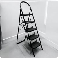 سلم قابل للطي وسهل التخزين 5 دور