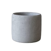 احواض زهور وشموع