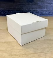 علب برجر وحلويات