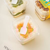 علب حلا مربعه بملعقه