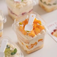 علب حلا مربعه بملعقه