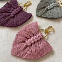 ميداليه مكرميه ورقه