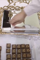 لاصق الحلويات ذو وجهين شفاف بالكرتون