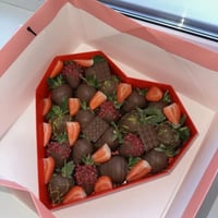 علب ورقيه مميزه شكل قلب