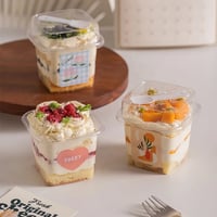 علب حلا مربعه بملعقه